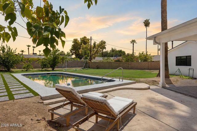 504 W HARMONT Drive, Phoenix, AZ 85021