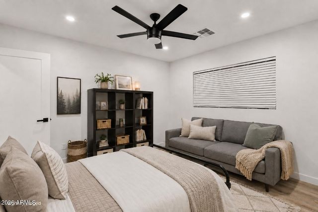 504 W HARMONT Drive, Phoenix, AZ 85021