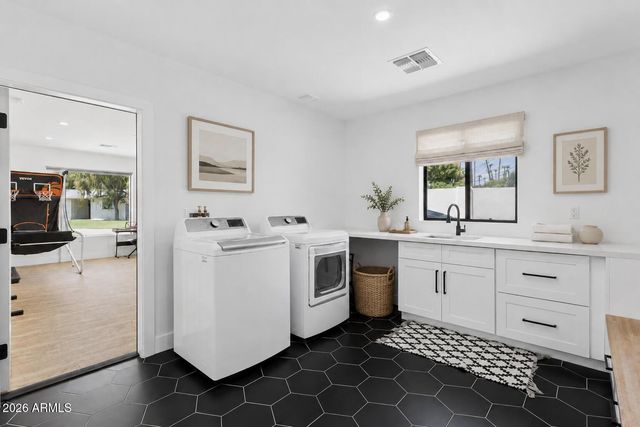 504 W HARMONT Drive, Phoenix, AZ 85021