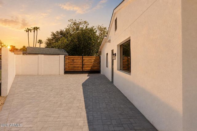 504 W HARMONT Drive, Phoenix, AZ 85021