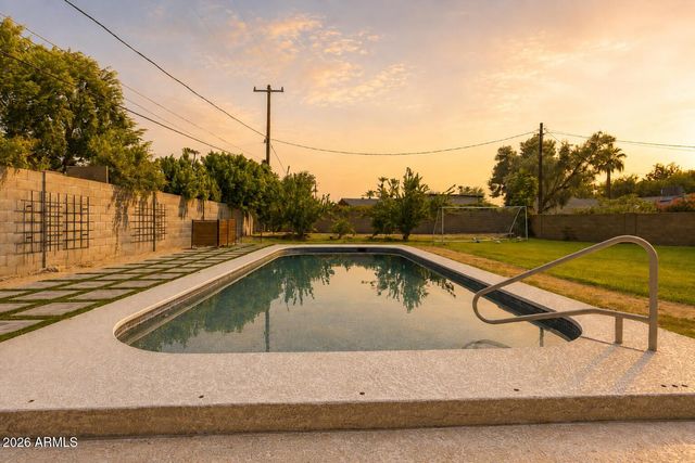 504 W HARMONT Drive, Phoenix, AZ 85021
