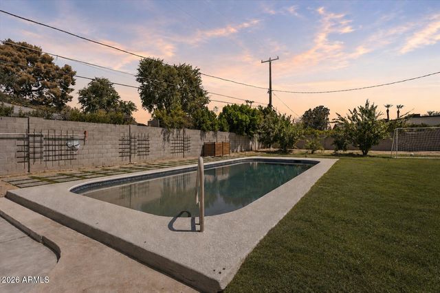 504 W HARMONT Drive, Phoenix, AZ 85021