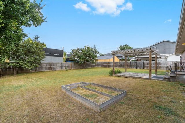 802 SW 2nd Street, Bentonville, AR 72712