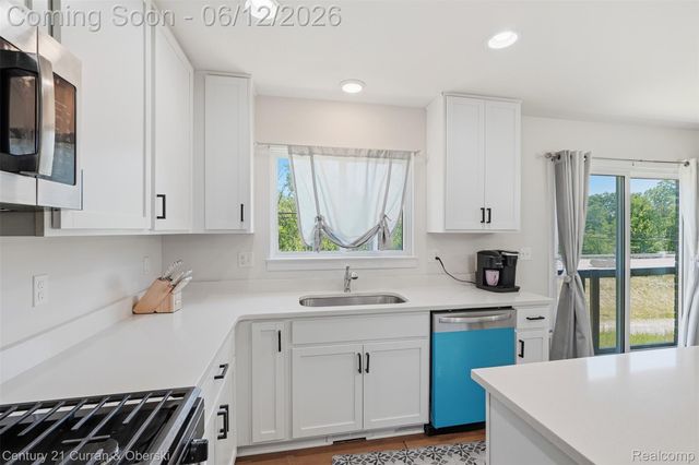8760 Oak Ridge Trail, Westland, MI 48185