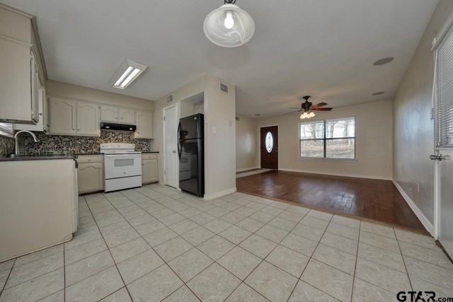1108 Brad Cir, Lindale, TX 75771