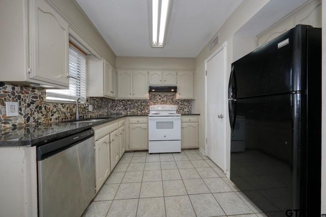 1108 Brad Cir, Lindale, TX 75771