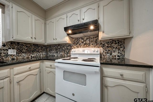 1108 Brad Cir, Lindale, TX 75771