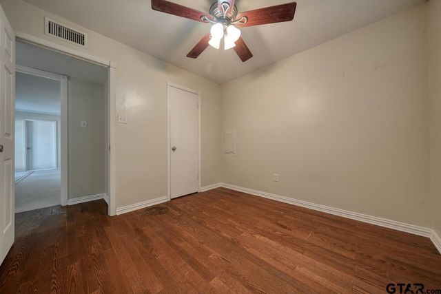 1108 Brad Cir, Lindale, TX 75771