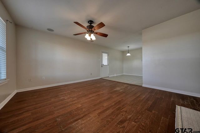 1108 Brad Cir, Lindale, TX 75771