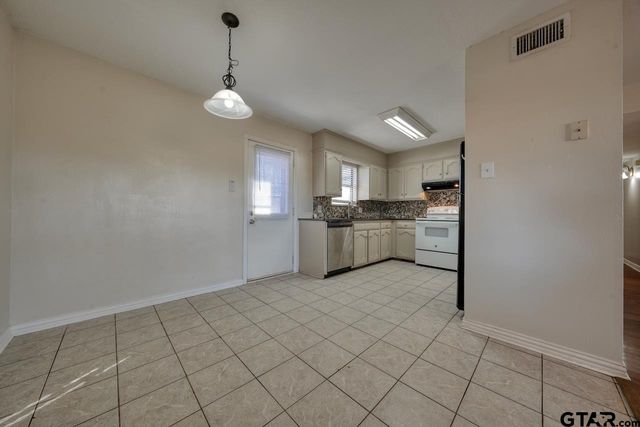 1108 Brad Cir, Lindale, TX 75771