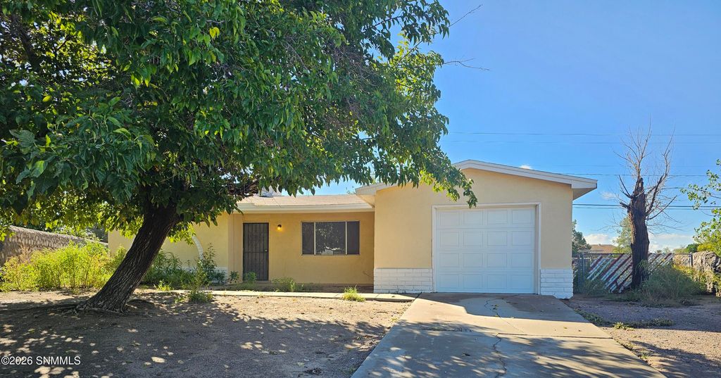 1974 Mahogany Drive, Las Cruces, NM 88001