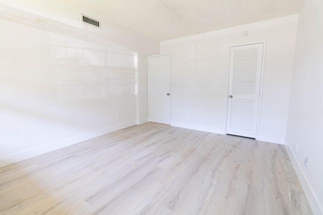 4007 N Cypress Drive 103, Pompano Beach, FL 33069