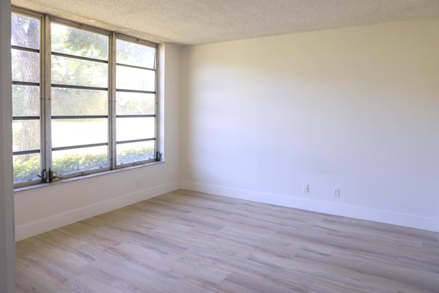 4007 N Cypress Drive 103, Pompano Beach, FL 33069