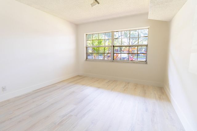 4007 N Cypress Drive 103, Pompano Beach, FL 33069