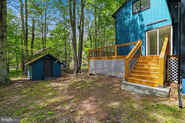 8934 DEERFIELD RD, Tobyhanna, PA 18466