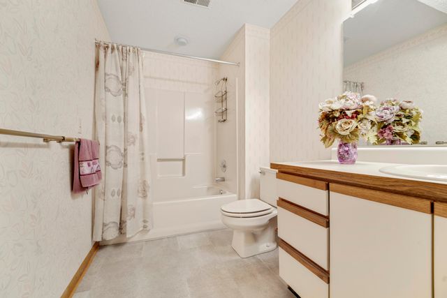 2429 Highpointe Drive, Kalamazoo City, MI 49008