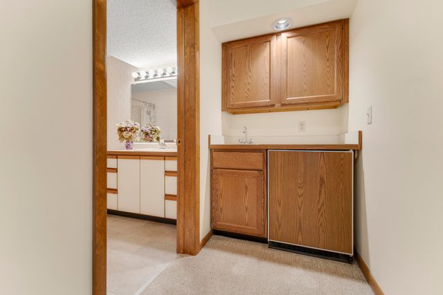 2429 Highpointe Drive, Kalamazoo City, MI 49008