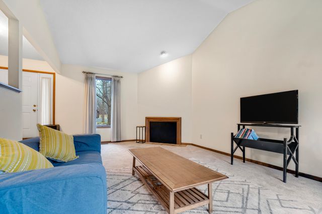 2429 Highpointe Drive, Kalamazoo City, MI 49008