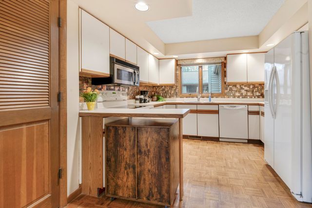 2429 Highpointe Drive, Kalamazoo City, MI 49008