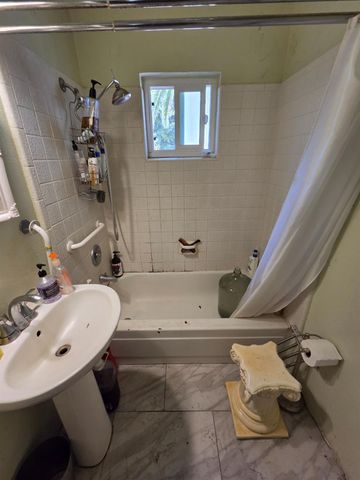 977 Alamos Ave, Sacramento, CA 95815