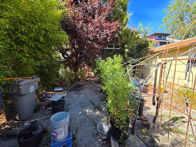 977 Alamos Ave, Sacramento, CA 95815