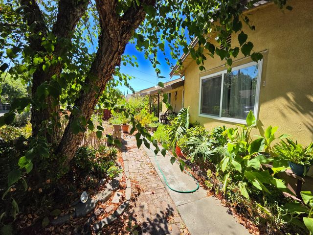 977 Alamos Ave, Sacramento, CA 95815