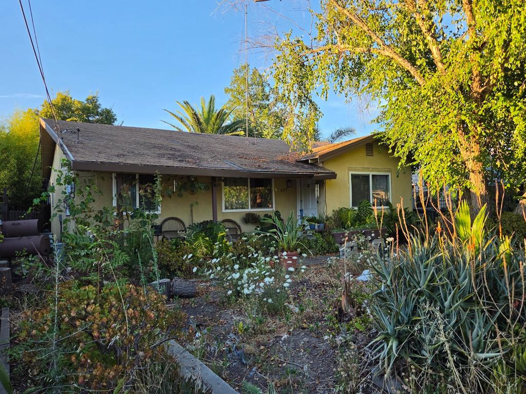 977 Alamos Ave, Sacramento, CA 95815