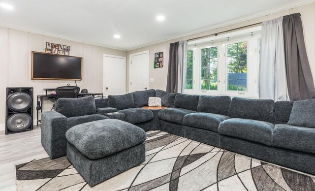 10 Howe Street, Rochester, NH 03867