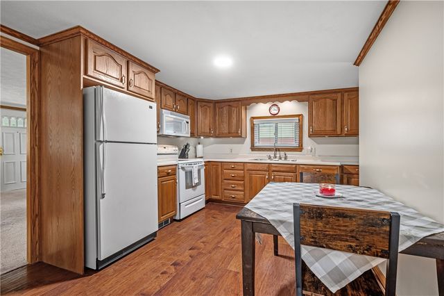 101 Leech Ln, Beaver Falls, PA 15010