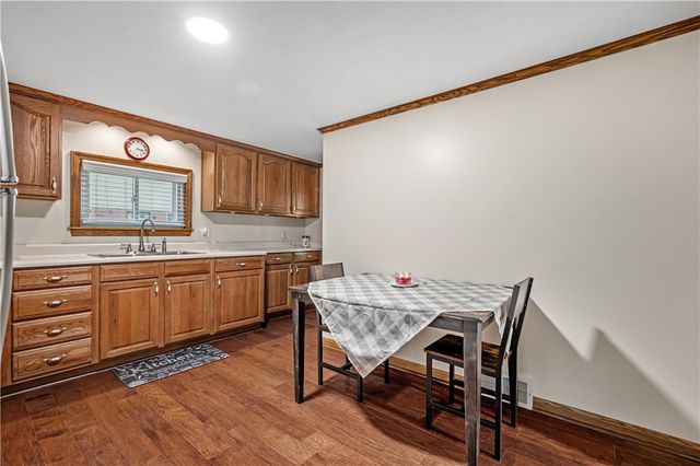 101 Leech Ln, Beaver Falls, PA 15010