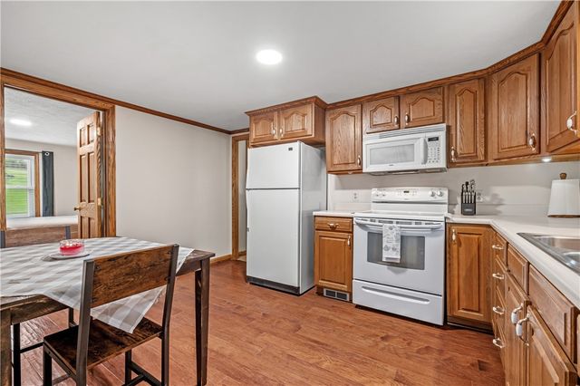 101 Leech Ln, Beaver Falls, PA 15010