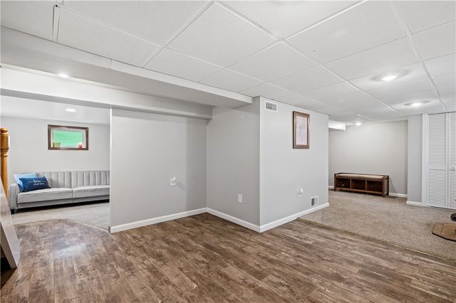 101 Leech Ln, Beaver Falls, PA 15010