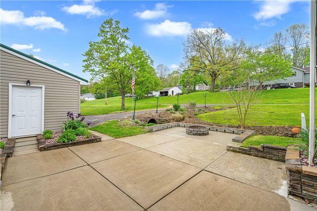 101 Leech Ln, Beaver Falls, PA 15010