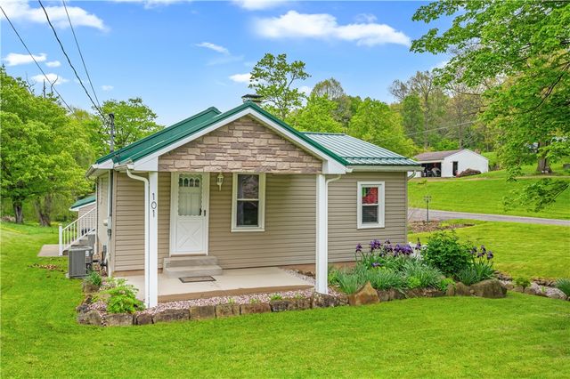 101 Leech Ln, Beaver Falls, PA 15010