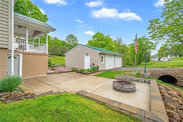 101 Leech Ln, Beaver Falls, PA 15010
