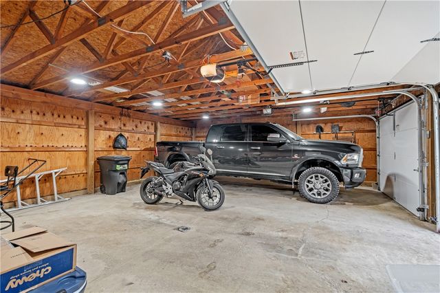 101 Leech Ln, Beaver Falls, PA 15010