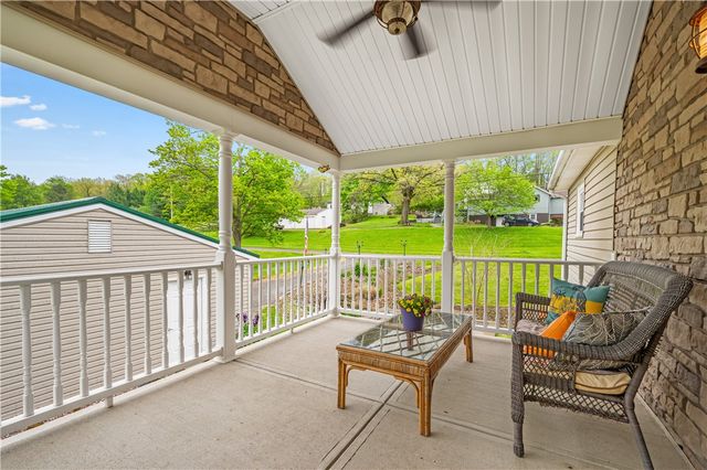 101 Leech Ln, Beaver Falls, PA 15010