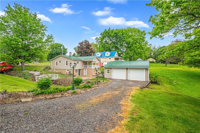 101 Leech Ln, Beaver Falls, PA 15010