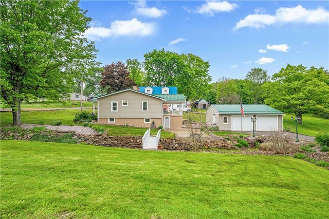 101 Leech Ln, Beaver Falls, PA 15010