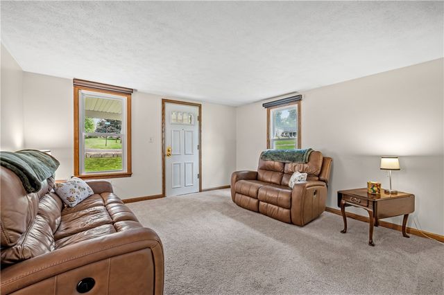 101 Leech Ln, Beaver Falls, PA 15010
