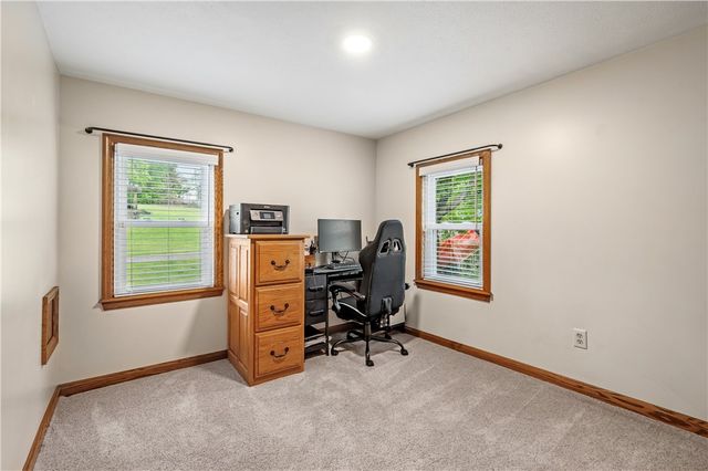 101 Leech Ln, Beaver Falls, PA 15010