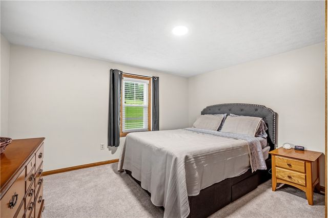 101 Leech Ln, Beaver Falls, PA 15010