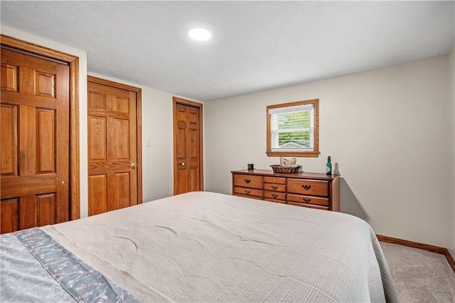 101 Leech Ln, Beaver Falls, PA 15010
