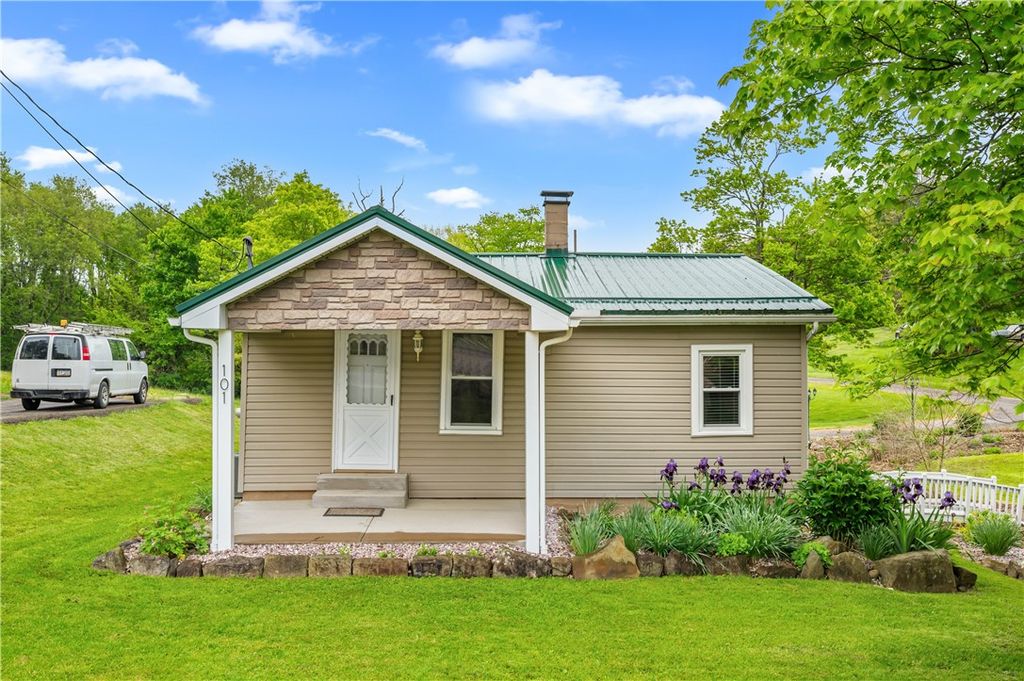 101 Leech Ln, Beaver Falls, PA 15010