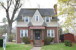 601 N Kalamazoo Street, Paw Paw, MI 49079