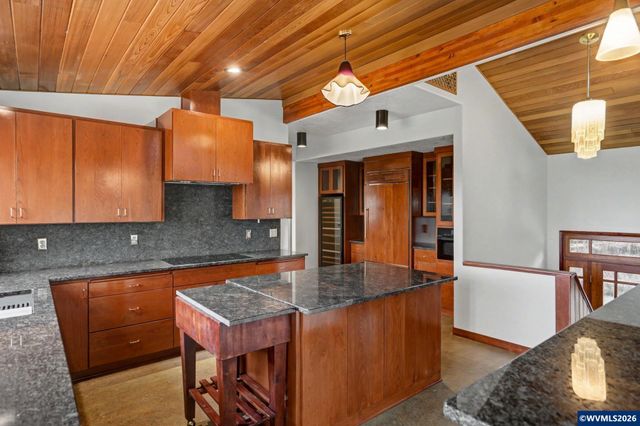 875 Caroline St S, Salem, OR 97302