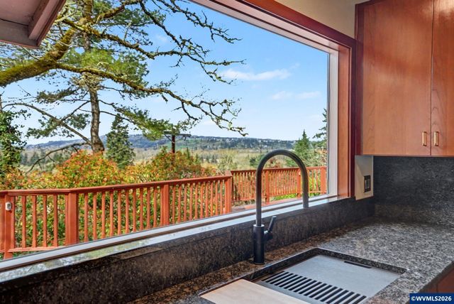 875 Caroline St S, Salem, OR 97302