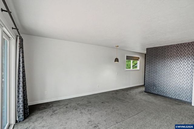 875 Caroline St S, Salem, OR 97302