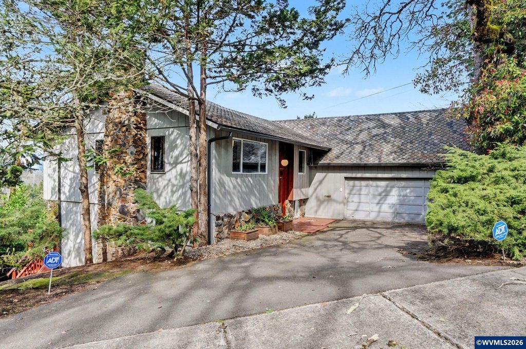 875 Caroline St S, Salem, OR 97302