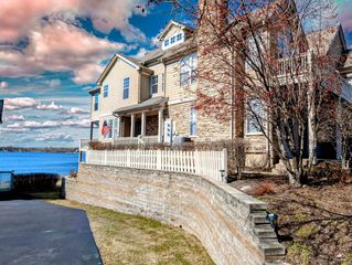 405 Lake Avenue C, Wauconda, IL 60084